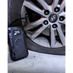  شاحن سياره للطوارئ مع اضائه و منفاخ للعجلات 